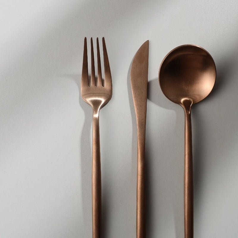 Minimalistisch bestek voor moderne tafels
