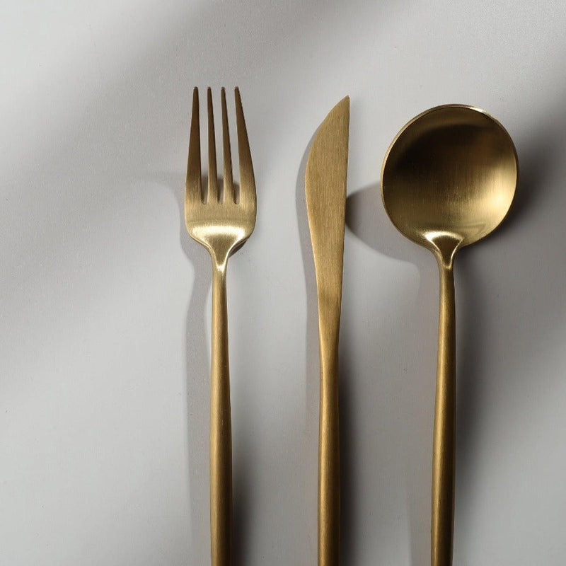 Minimalistisch bestek voor moderne tafels
