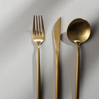 Minimalistisch bestek voor moderne tafels