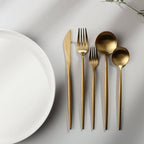 Minimalistisch bestek voor moderne tafels