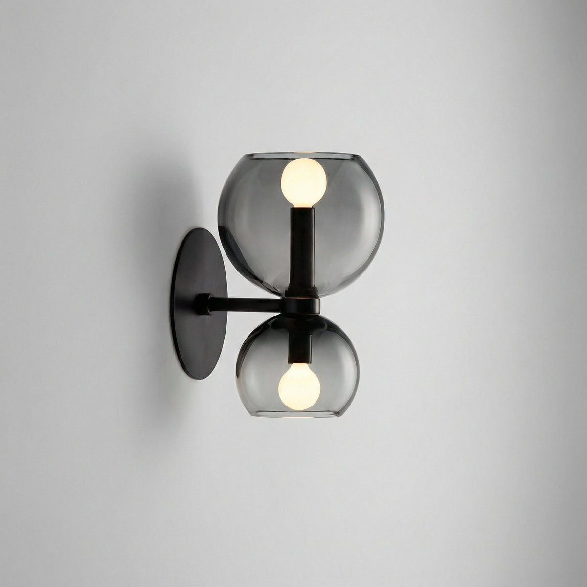 Minimalistische tweelichts-wandlamp