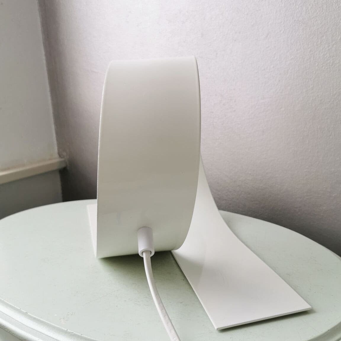 Minimalistische loop-tafellamp — afbeelding 4