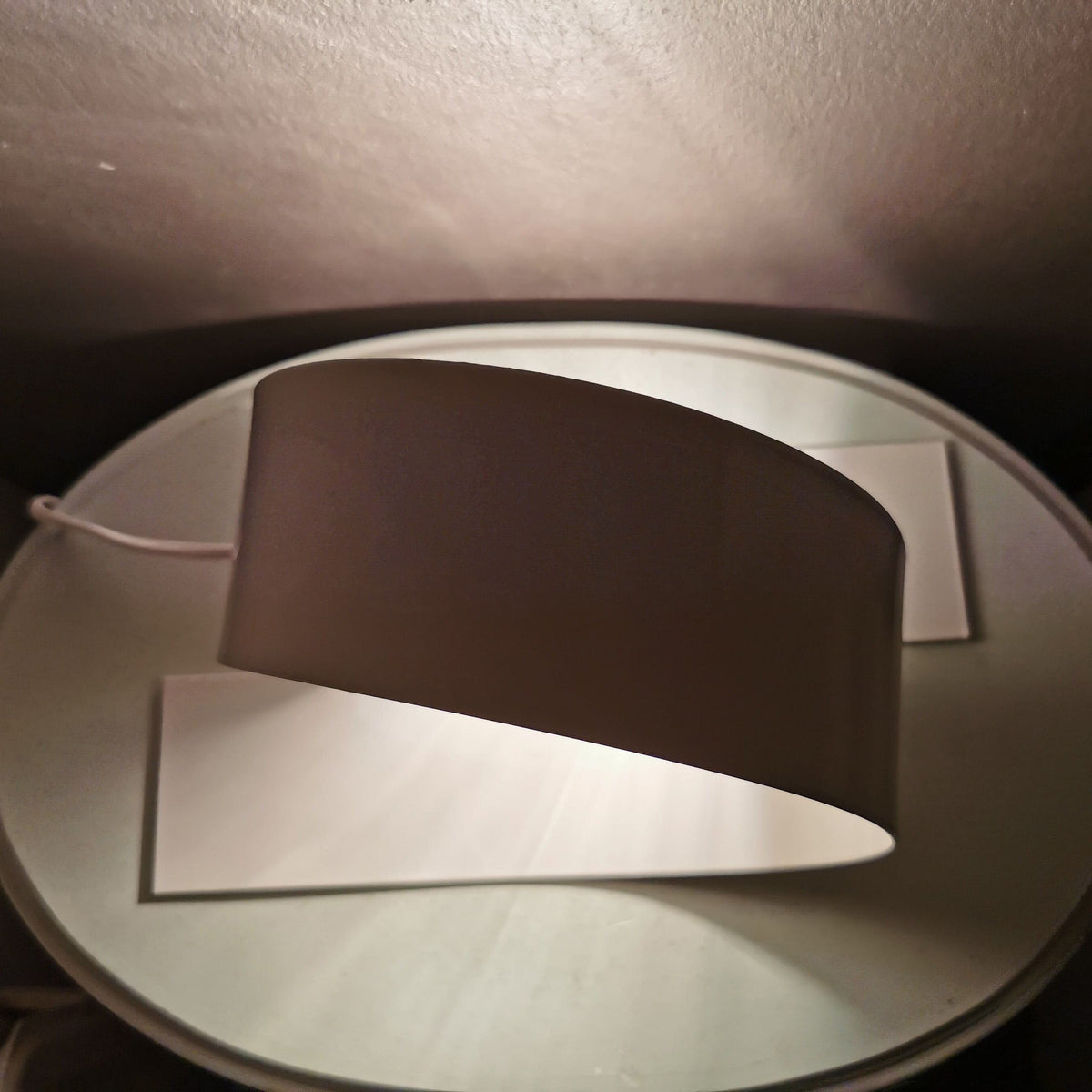 Minimalistische loop-tafellamp — afbeelding 5