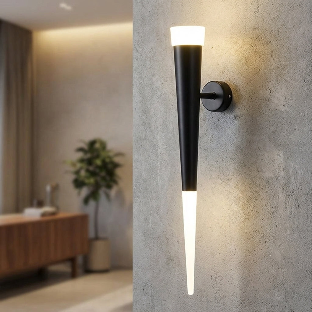 Moderne, kegelvormige wandlamp