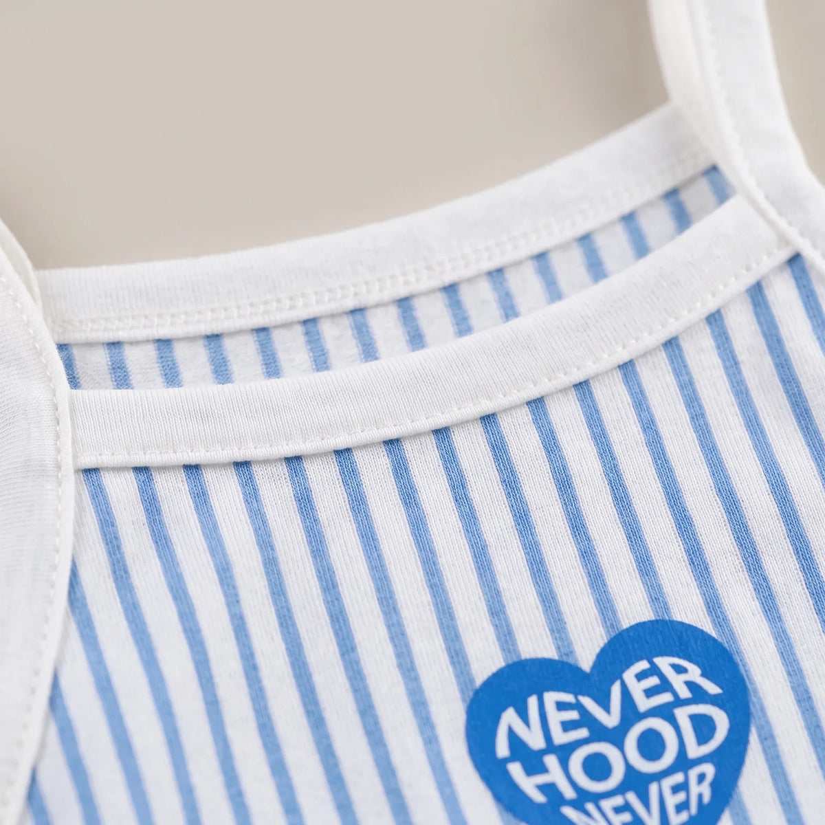 Mouwloze zomerse meisjesjurk met ruches