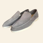 En comfortabele suède loafers