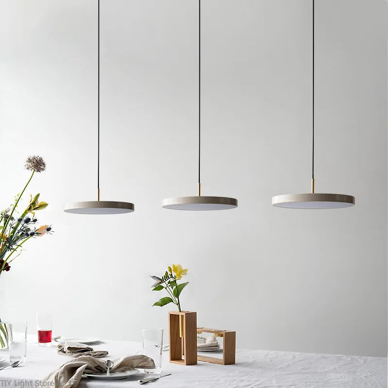 Scandinavische hanglamp met minimalistisch design