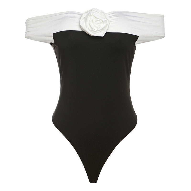 Dames badpak met off-shoulder ontwerp en bloemdetailles