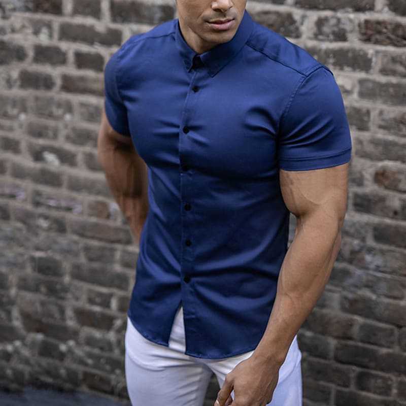 Slim-fit overhemd met kraag en subtiele knopen