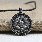 Om lotus mandala ketting