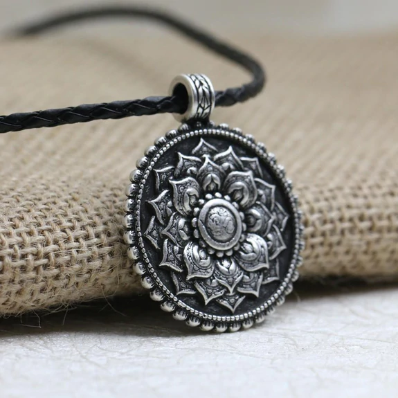 Om lotus mandala ketting