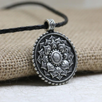 Om lotus mandala ketting