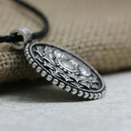 Om lotus mandala ketting