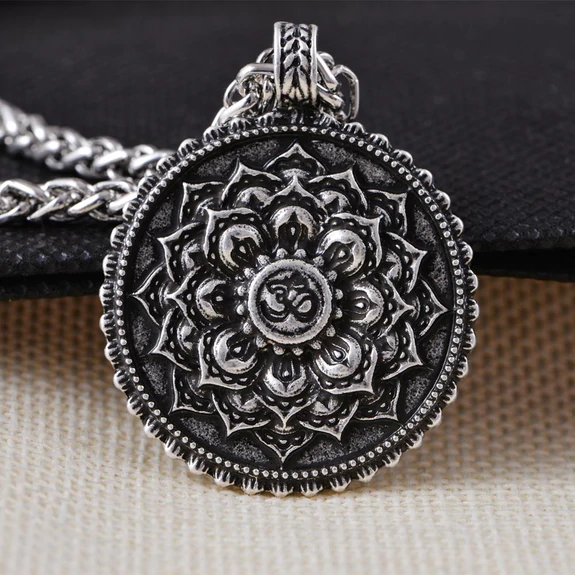 Om lotus mandala ketting