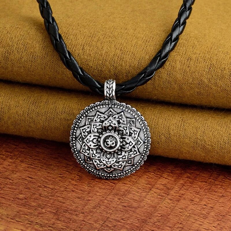 Om lotus mandala ketting