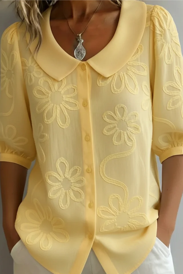 Janina | Luchtige damesblouse met ronde kraag en bloemendetails