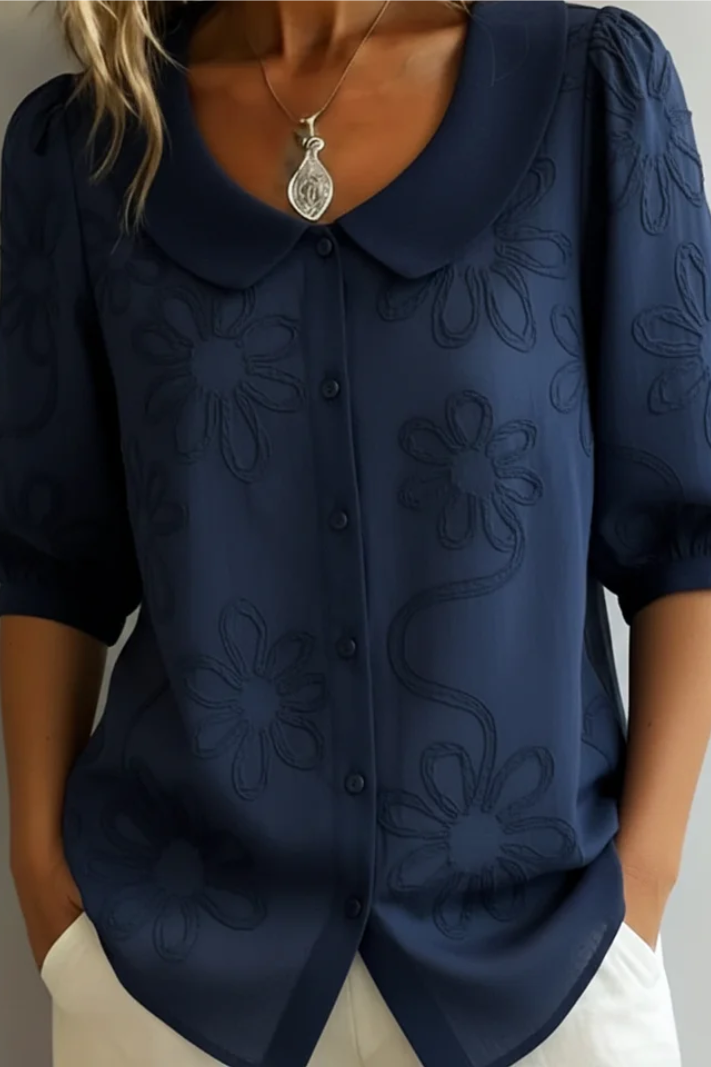 Janina | Luchtige damesblouse met ronde kraag en bloemendetails