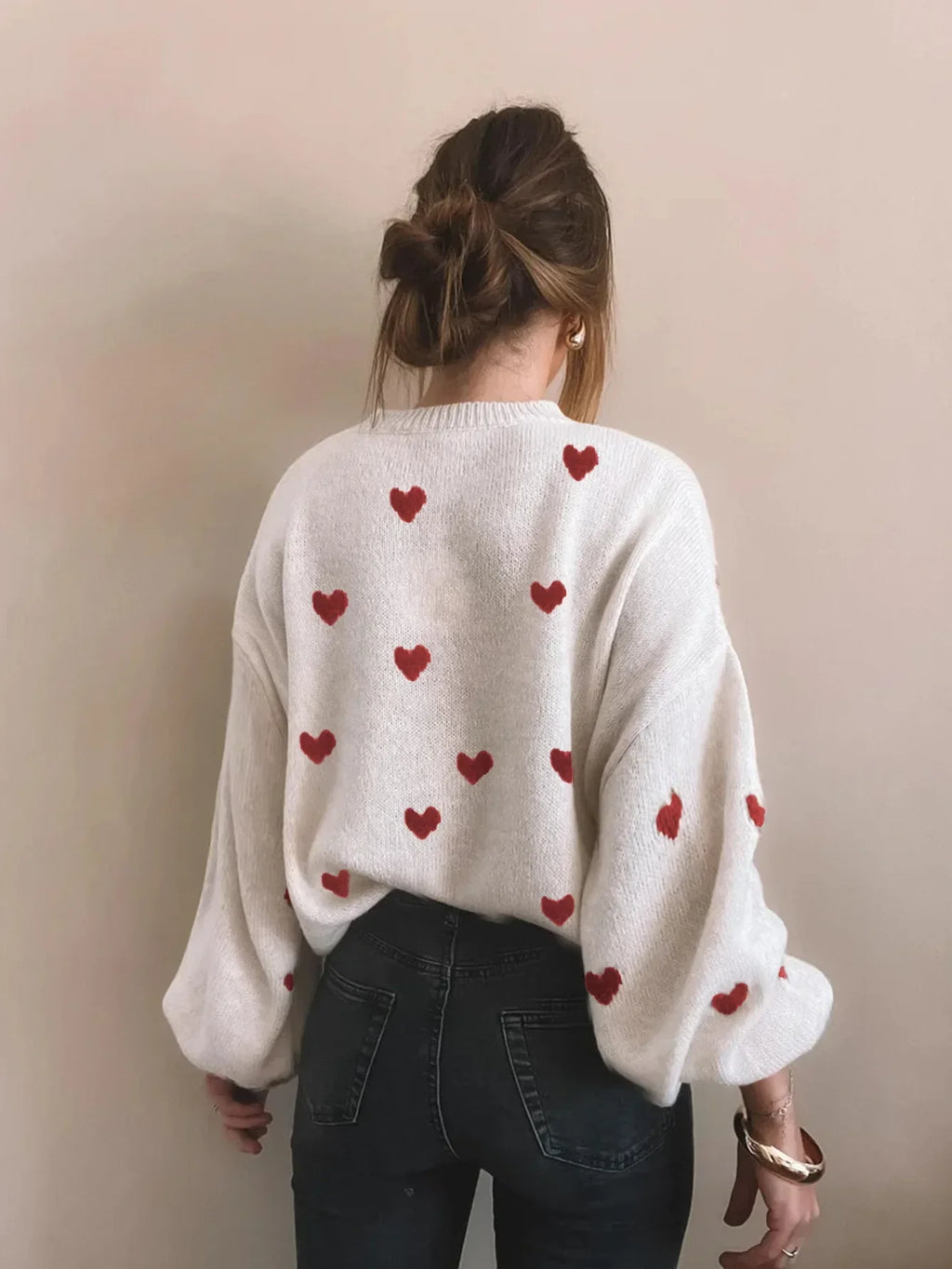 Oversized gebreide trui met geborduurde hartjes