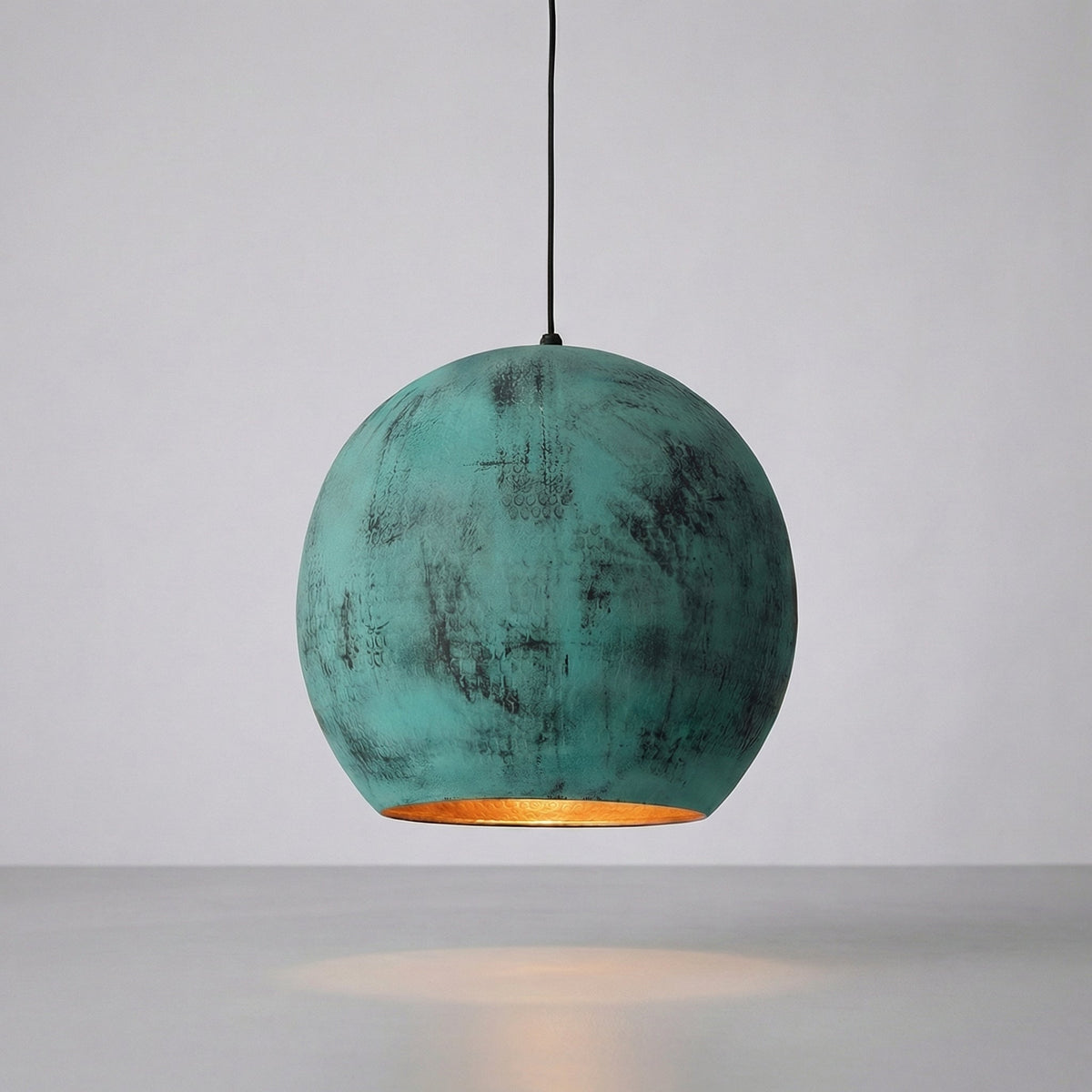 Hanglamp met geoxideerde patina