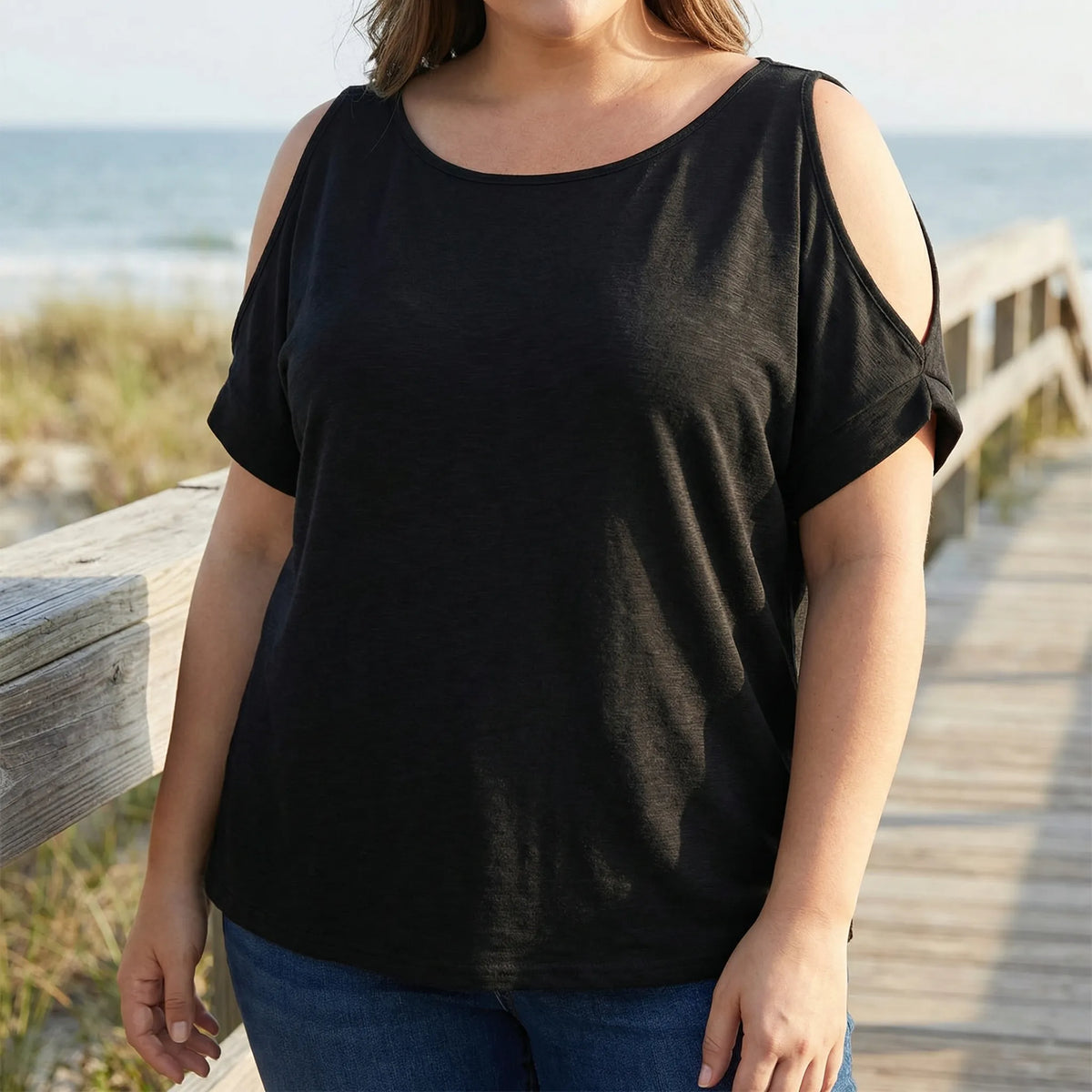 Plus-size cold-shoulder top met korte mouwen