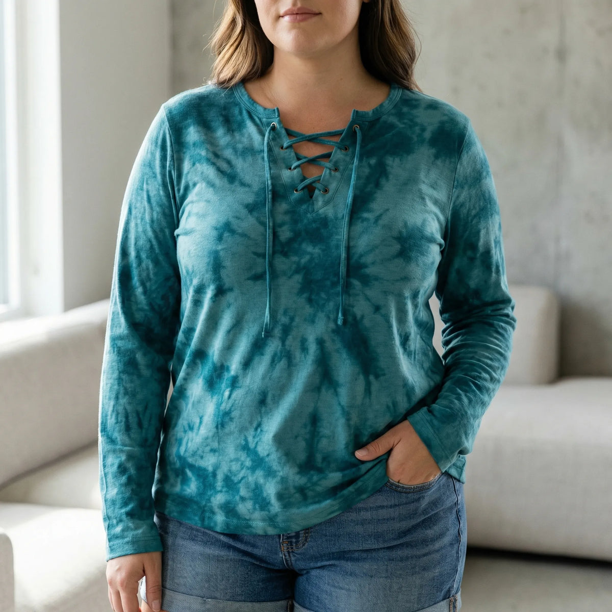 Tie-dye top met vetersluiting in grote maten