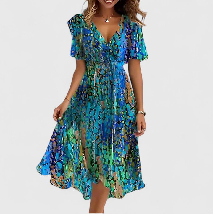 Gina | Korte bloemenjurk met V-hals en asymmetrische zoom