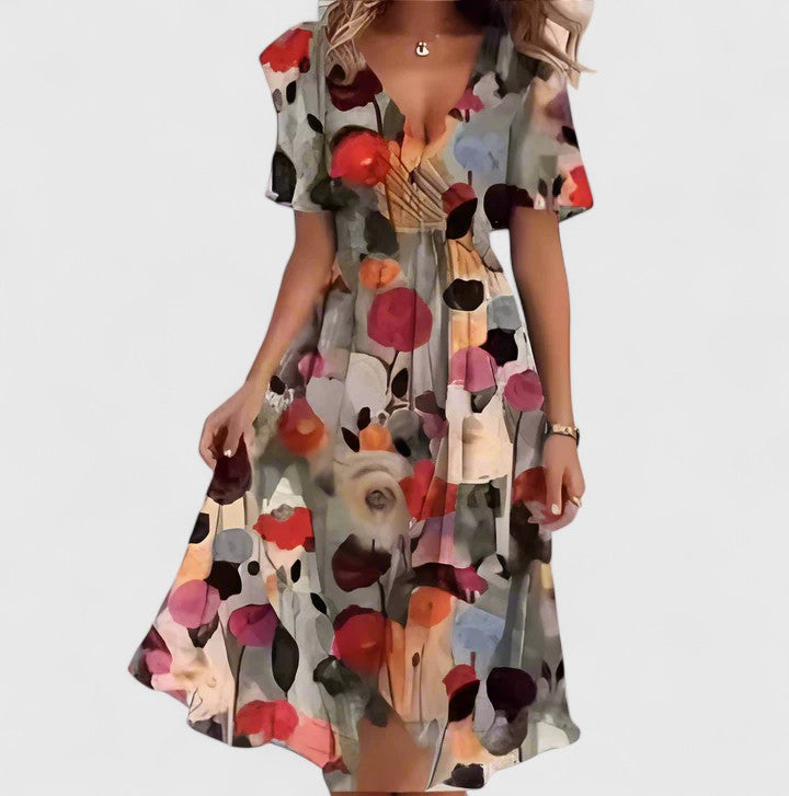 Gina | Korte bloemenjurk met V-hals en asymmetrische zoom