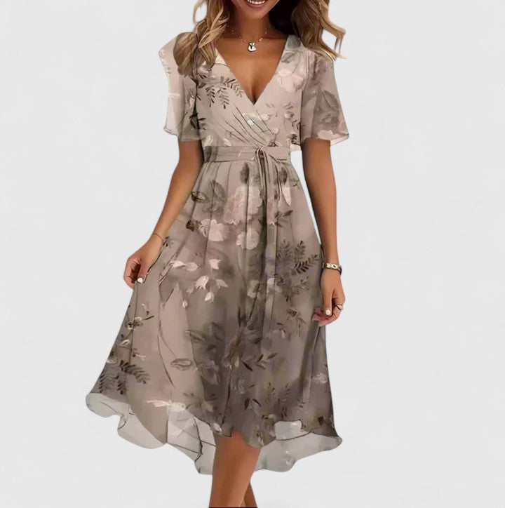 Gina | Korte bloemenjurk met V-hals en asymmetrische zoom