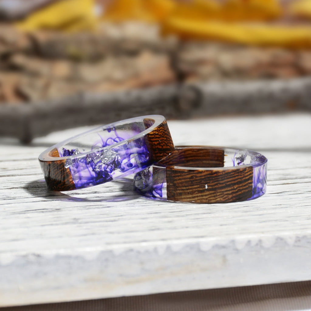 Ring van hout en hars