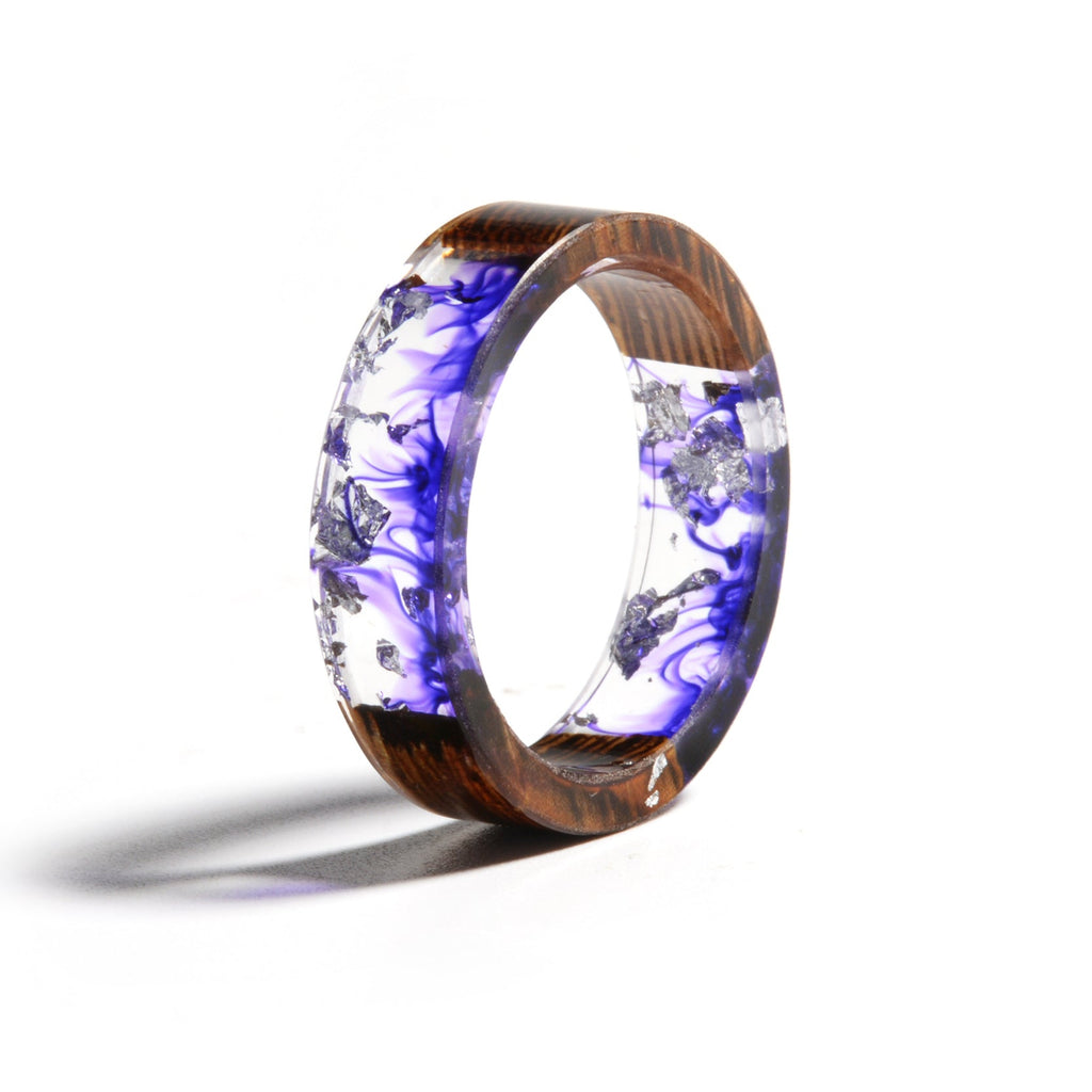 Ring van hout en hars