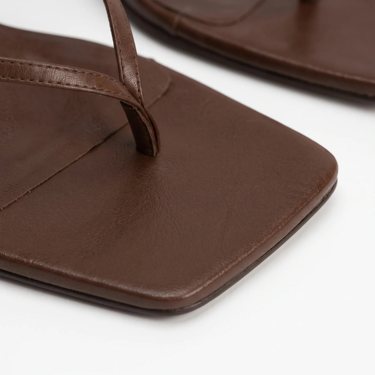 Retro sandalen met hak en vierkante neus