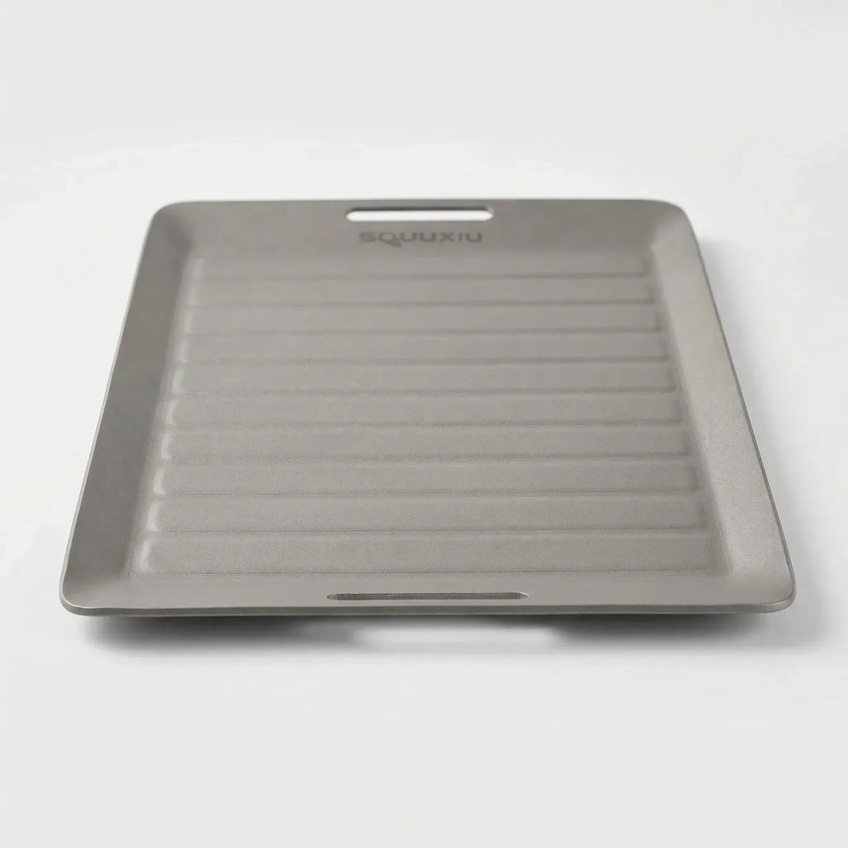 Geribbelde titanium campinggrillplaat met tangen — afbeelding 8