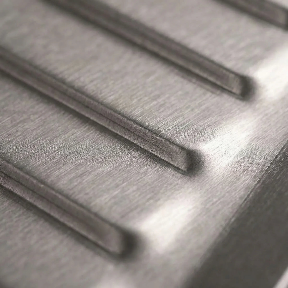 Geribbelde titanium campinggrillplaat met tangen