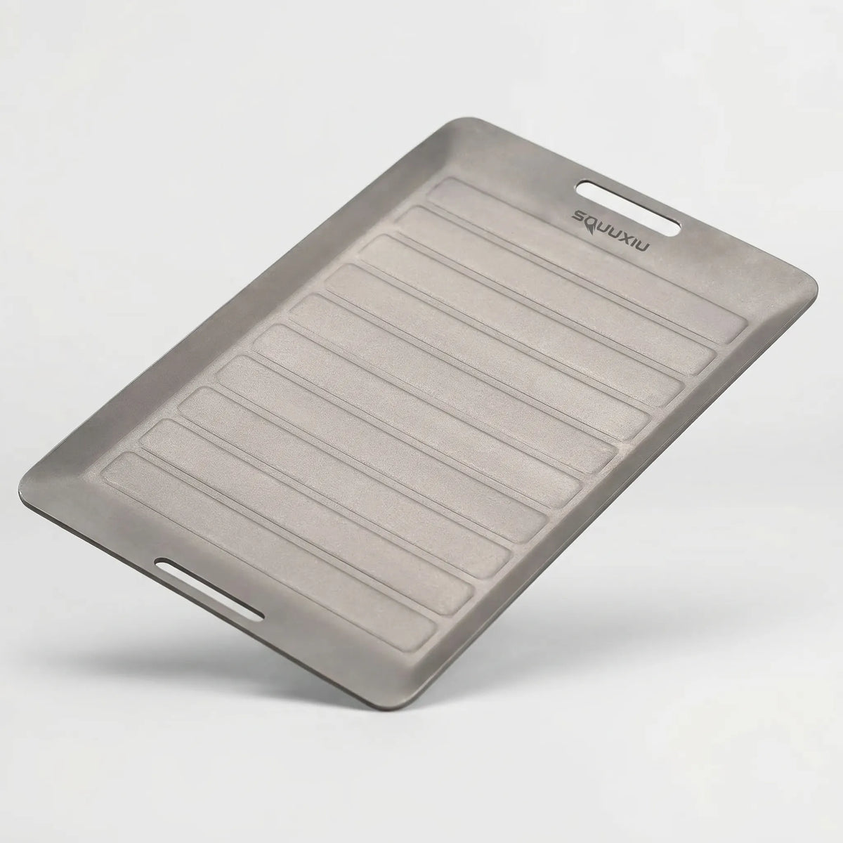 Geribbelde titanium campinggrillplaat met tangen — afbeelding 6