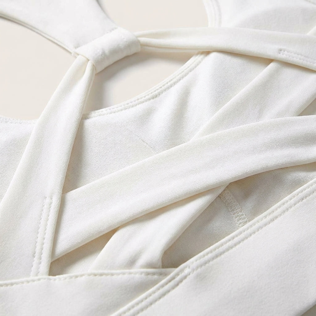 Rugvrije sporttop met vetersluiting