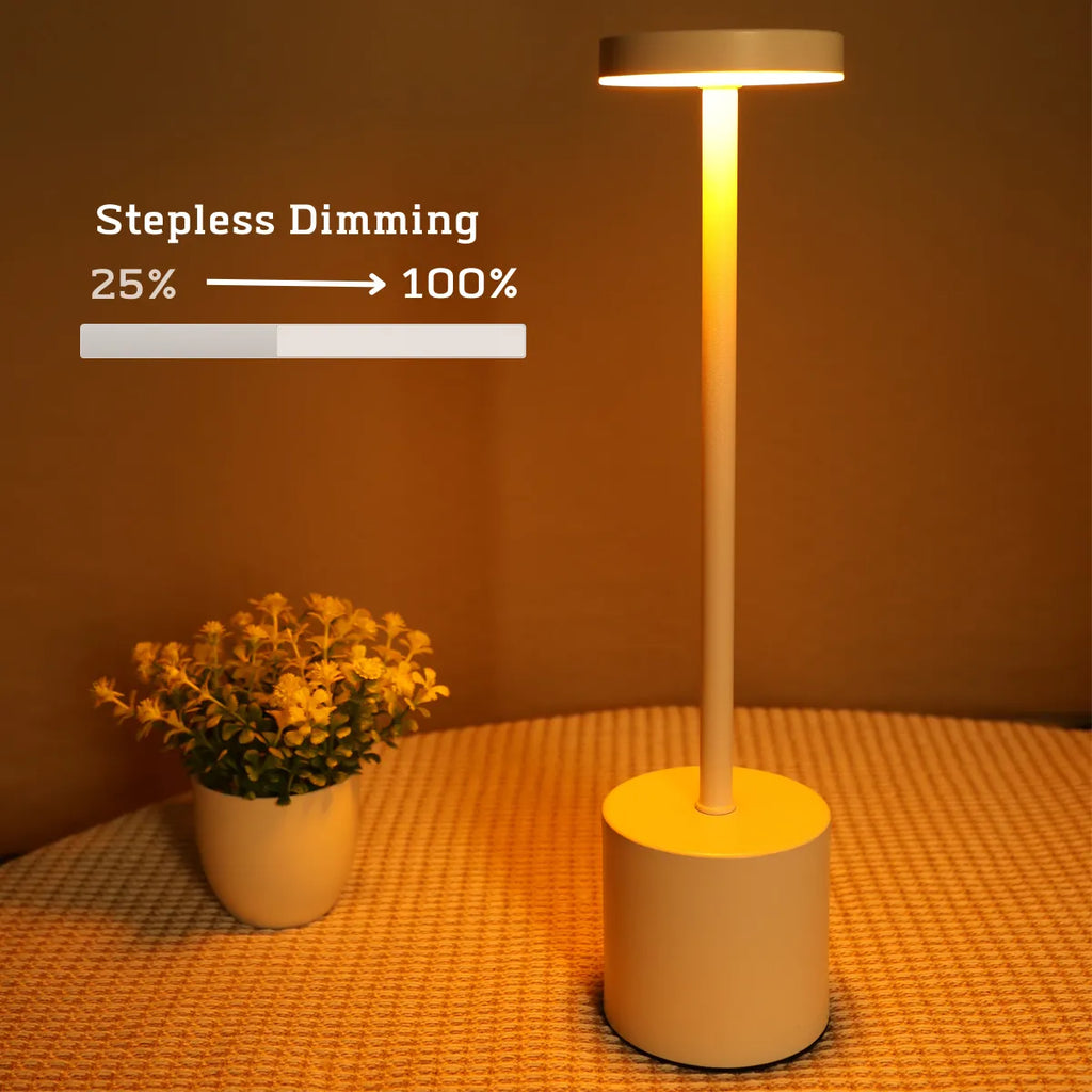 Draadloze metalen LED tafellamp