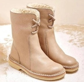 Damesboots van nubuckleer met wollen voering en vetersluiting