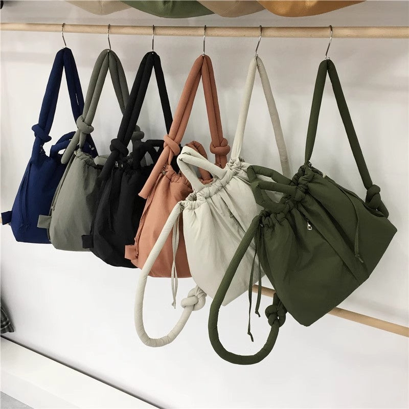 Unieke puffer handtas met trendy volume