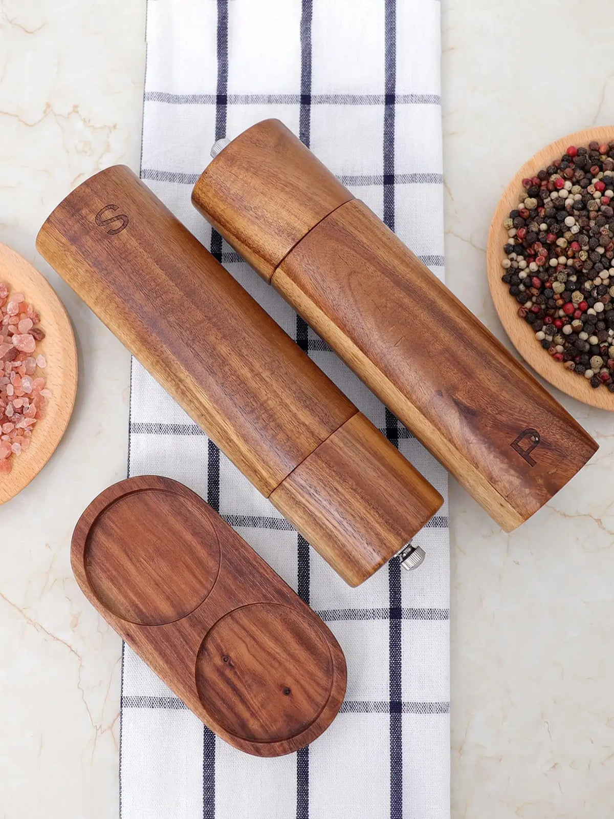 Houten zout- en pepermolenset met dienblad