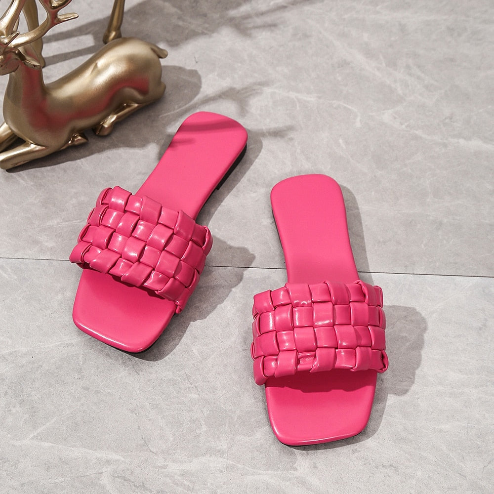 Slippers, voorzien van hakken