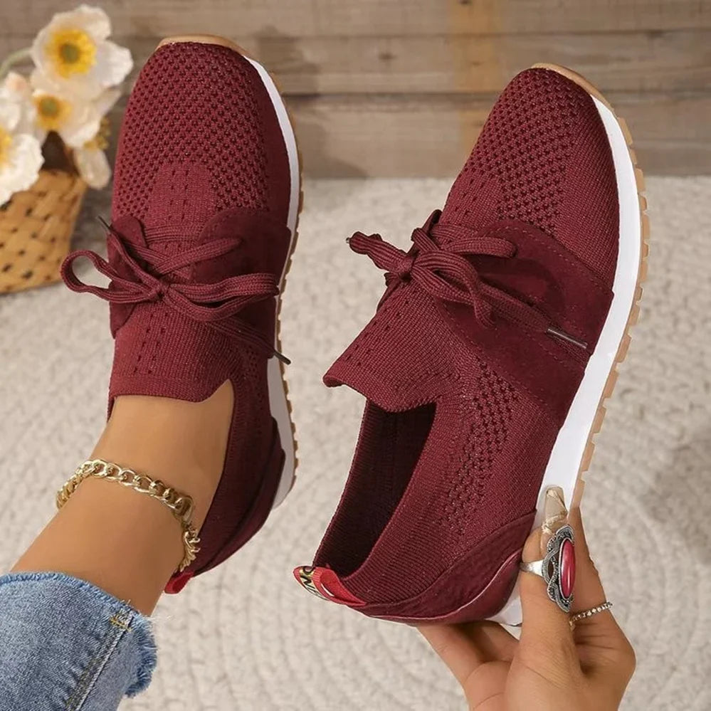 Instapsneakers met veterdetail en rubberen zool