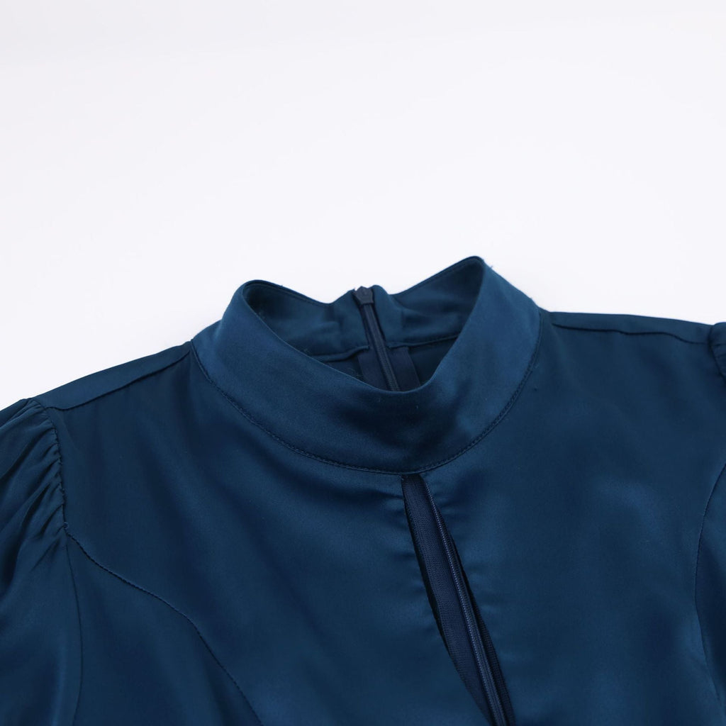 Marineblauwe jurk met lantaarnmouwen en split in satijn – hoge taille A-Lijn feest
