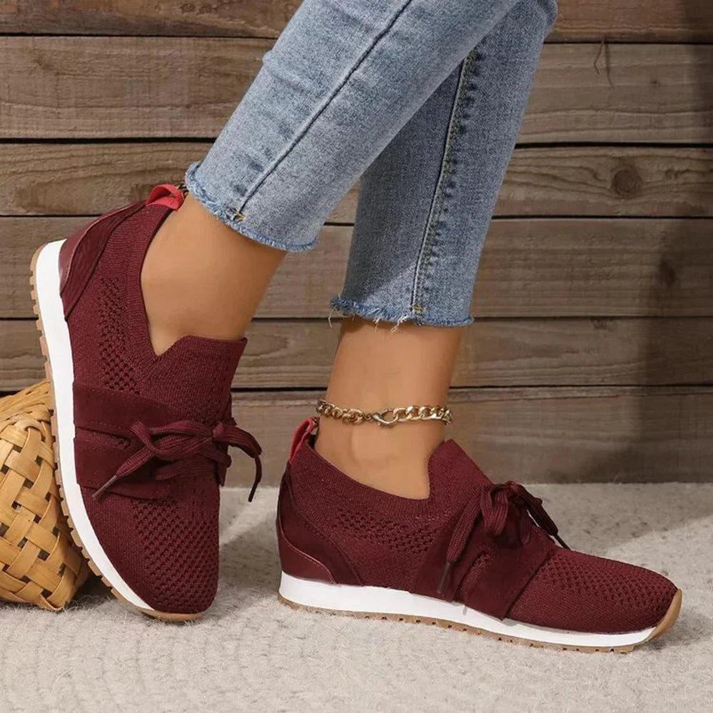 Instapsneakers met veterdetail en rubberen zool