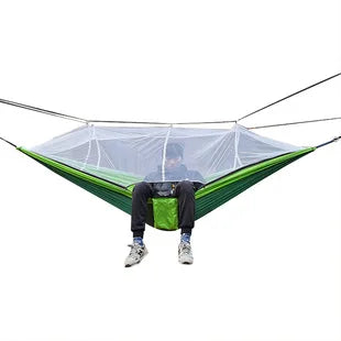 Outdoor hangmat met klamboe