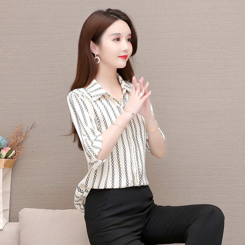 Dames chiffon blouse met knopen & omgeslagen kraag