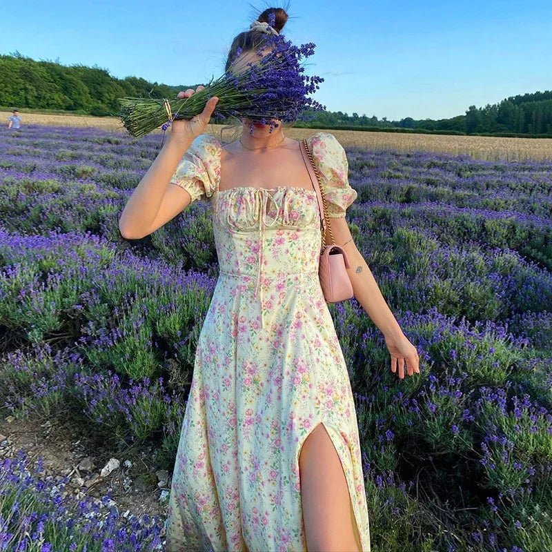 Lichte & stijlvolle zomerjurk met bloemenprint en korte mouwen