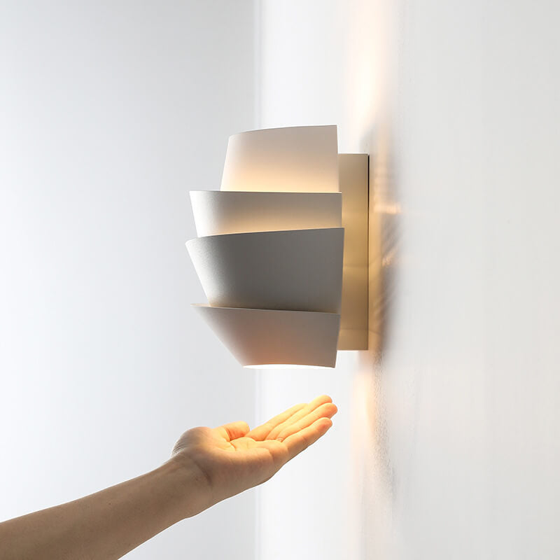 Scandinavische wandlamp met dubbele lichtpunten