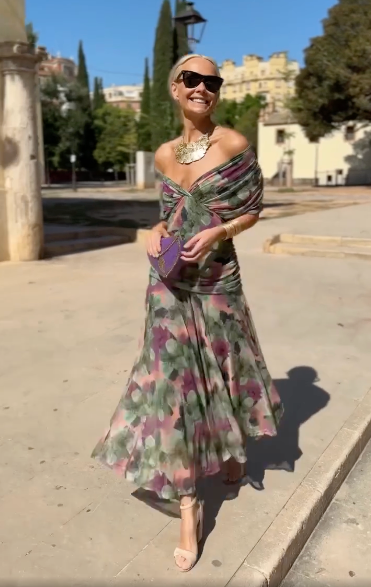 Femme | Offshoulderjurk met plooien en bloemendetails