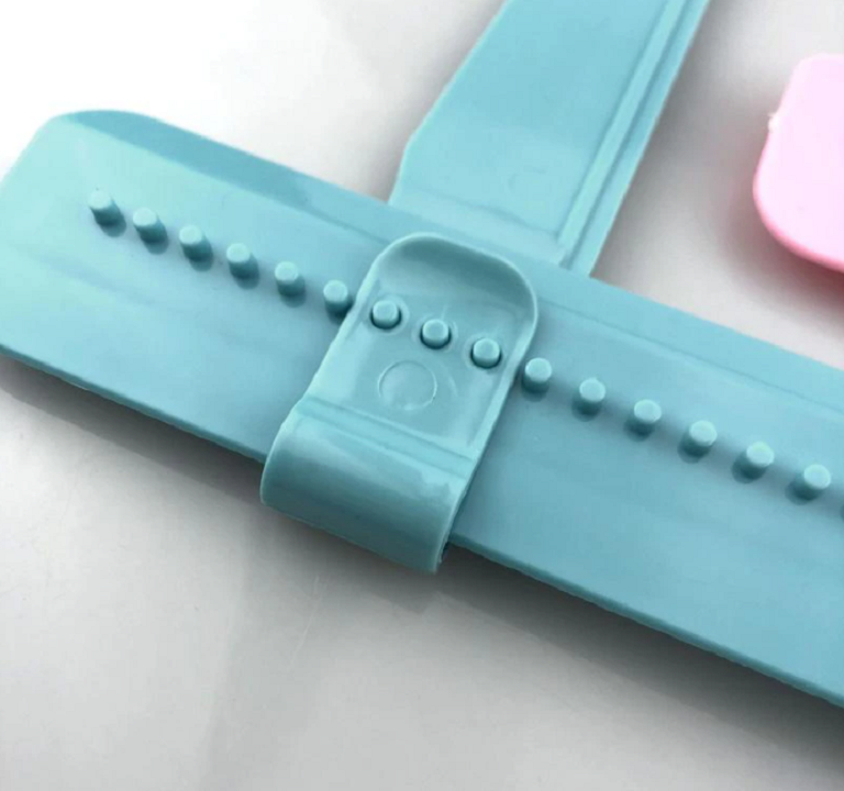 Cake scraper