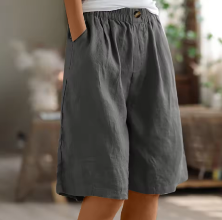 Luchtige short met elastische taille en toelopende pijpen